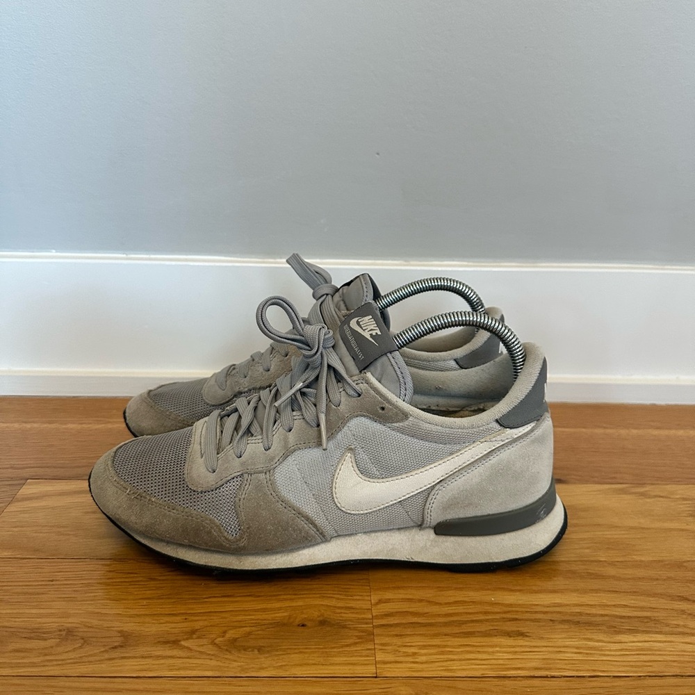 NIKE Women’s Internationalist 629684-015 Gray Size 9 Running Sneakers